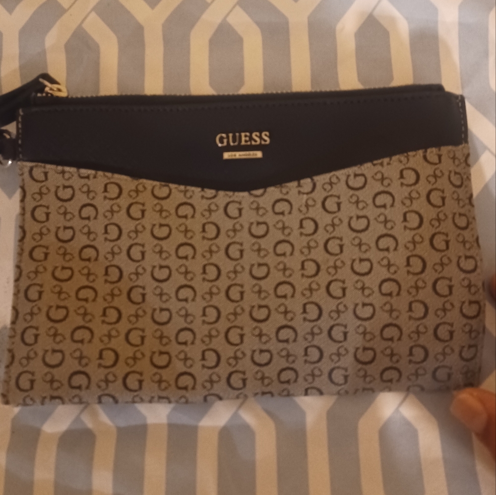 Guess wristlet